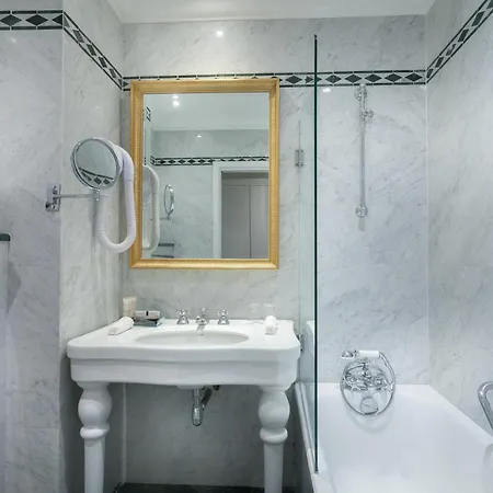Hotell Grand De L'univers Saint-germain 3*