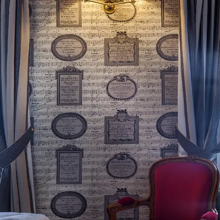 Hotell Grand De L'univers Saint-germain 3*