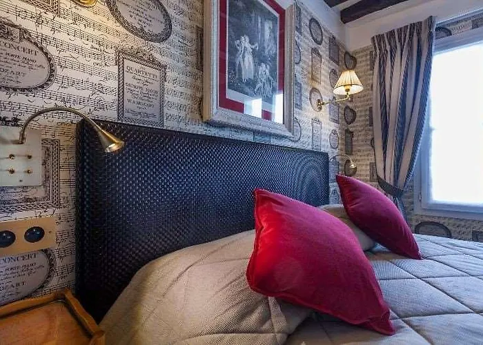Grand De L'univers Saint-germain Szálloda 3*