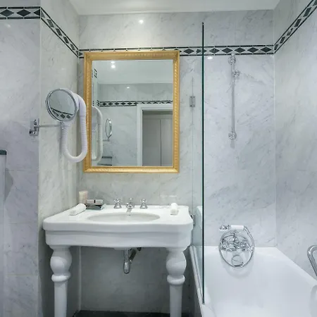Hotel Grand De L'univers Saint-germain 3*