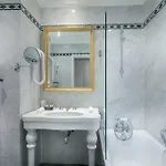 Hotell Grand De L'univers Saint-germain 3*