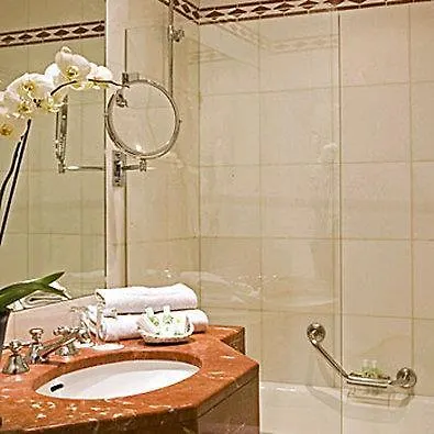 Grand De L'univers Saint-germain 3* פריז