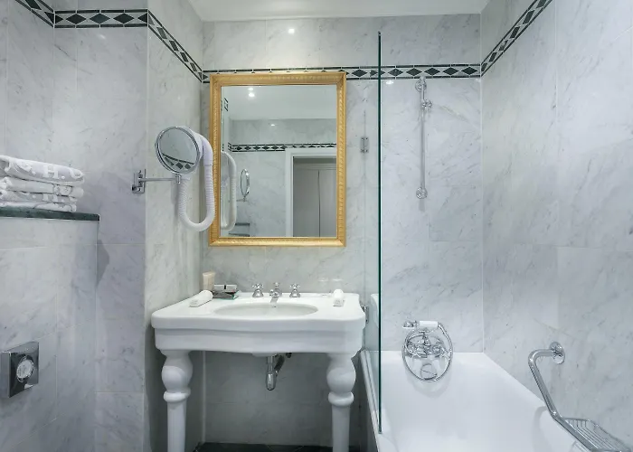 Hotel Grand De L'univers Saint-germain 3*